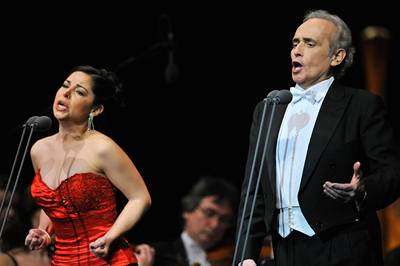 José Carreras s mexickou sopranistkou Rebeccou Olveraovou.